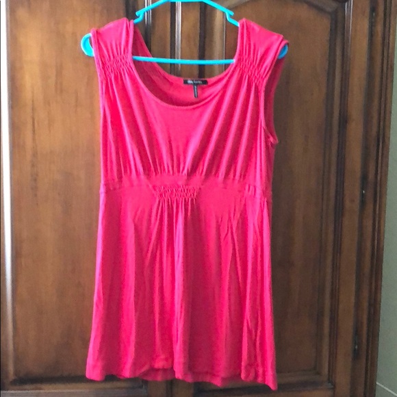 Sleeveless T-shirt - Picture 1 of 2